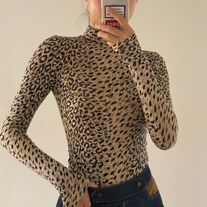 &other stories long sleeves Animal print top.